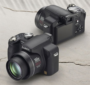 Máy-ảnh-màu-đen-quyến-rũ