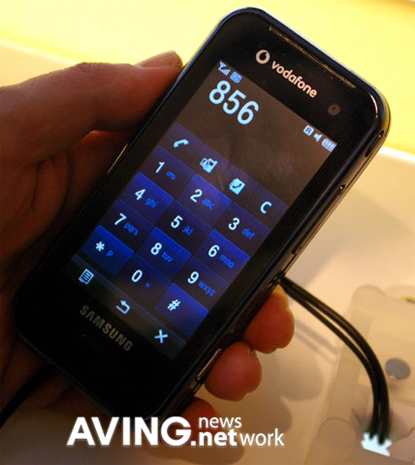 Samsung-F700:-Đối-thủ-iPhone