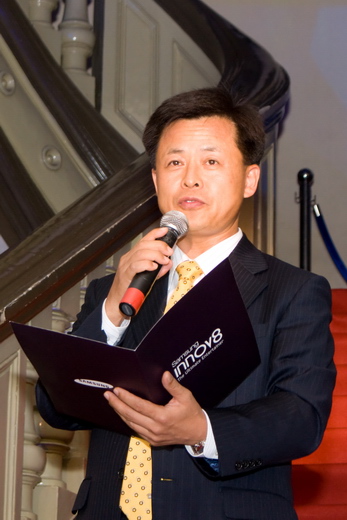 Samsung-ra-mắt-điện-thoại-INNOV8-với-kỉ-lục-Guiness-Việt-Nam