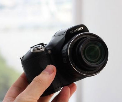 Máy-ảnh-siêu-nhanh-của-Casio
