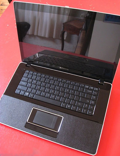 Laptop-chuyên-giải-trí-Gateway