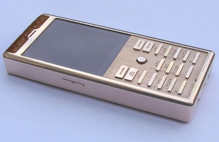 'Quý-ông'-BellPerre-đọ-với-Vertu 'Quý-ông'-BellPerre-đọ-với-Vertu