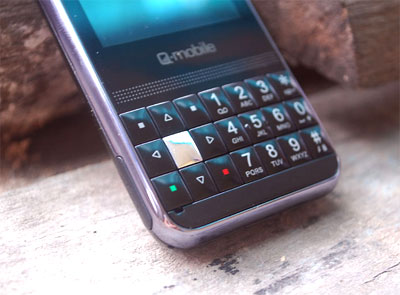 Q-Mobile-T550-vừa-xem-truyền-hình-vừa-'chạm'