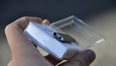 'Đập-hộp'-iPod-Shuffle-4-GB-tí-hon 'Đập-hộp'-iPod-Shuffle-4-GB-tí-hon