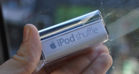 'Đập-hộp'-iPod-Shuffle-4-GB-tí-hon 'Đập-hộp'-iPod-Shuffle-4-GB-tí-hon