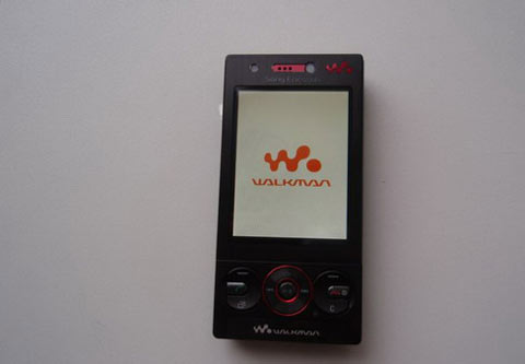 'Đập-hộp'-Sony-Ericsson-W715 'Đập-hộp'-Sony-Ericsson-W715