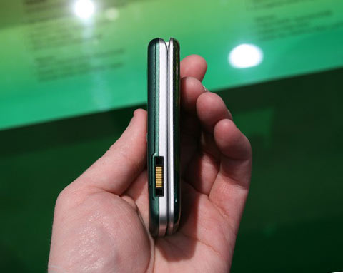 Sony-Ericsson-T707-trình-diễn