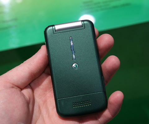 Sony-Ericsson-T707-trình-diễn