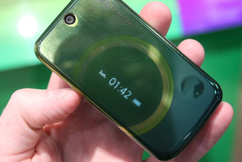 Sony-Ericsson-T707-trình-diễn