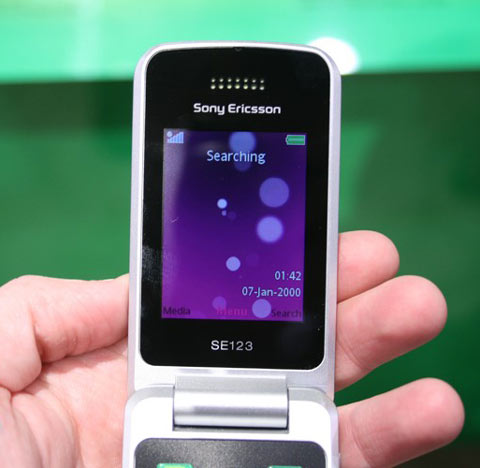 Sony-Ericsson-T707-trình-diễn