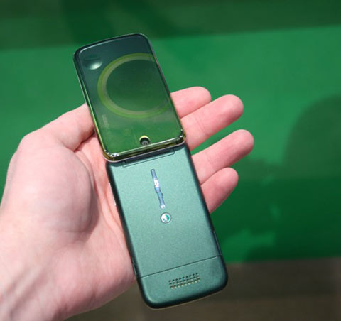 Sony-Ericsson-T707-trình-diễn