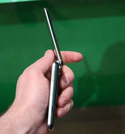 Sony-Ericsson-T707-trình-diễn