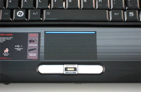 Toshiba-Satellite-U405-gọn-gàng