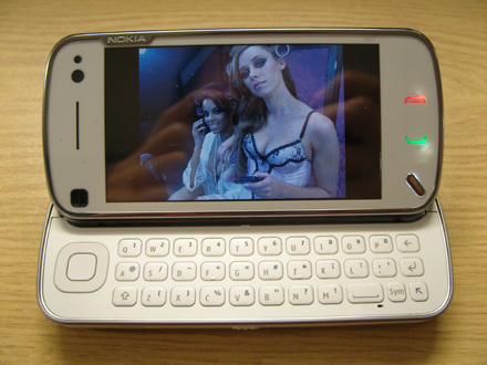 Smartphone-đọ-bàn-phím