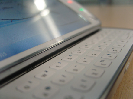 Smartphone-đọ-bàn-phím