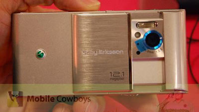 “Siêu-phẩm”-Sony-Ericsson-Idou-lộ-thêm-phiên-bản-màu-bạc “Siêu-phẩm”-Sony-Ericsson-Idou-lộ-thêm-phiên-bản-màu-bạc