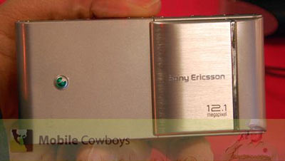 “Siêu-phẩm”-Sony-Ericsson-Idou-lộ-thêm-phiên-bản-màu-bạc “Siêu-phẩm”-Sony-Ericsson-Idou-lộ-thêm-phiên-bản-màu-bạc