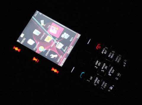 'Đập-hộp'-di-động-chơi-nhạc-Nokia-giá-rẻ