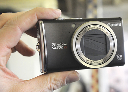 Canon-SX200-IS-–-máy-nhỏ-zoom-lớn