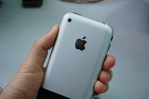 iPhone-2G-'hàng-dựng'