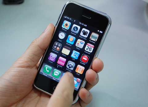 iPhone-2G-'hàng-dựng'