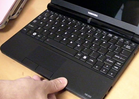 Netbook-đẹp-Toshiba-NB205