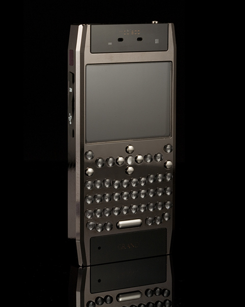 Di-động-Mobiado-giống-Nokia-E71