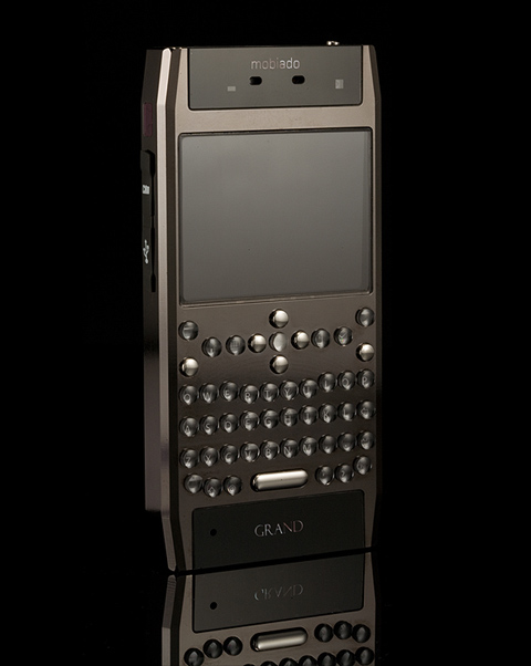 Di-động-Mobiado-giống-Nokia-E71