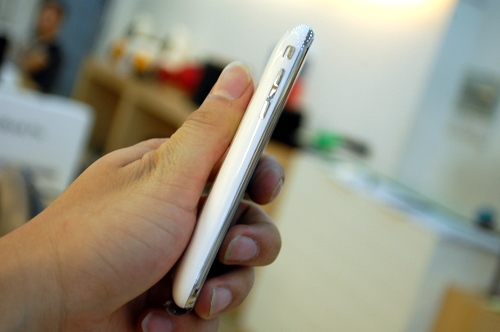 Cận-cảnh-iPhone-3GS-tại-Việt-Nam