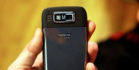 Nokia-E72-với-các-nâng-cấp-từ-E71