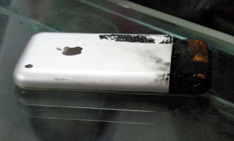 iPhone-cháy-nổ-bị-nghi-là-'hàng-dựng'