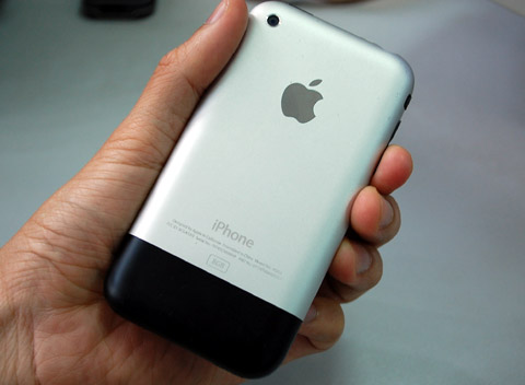 Dân-chơi-đồng-loạt-bán-iPhone-2G