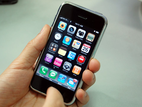 Dân-chơi-đồng-loạt-bán-iPhone-2G