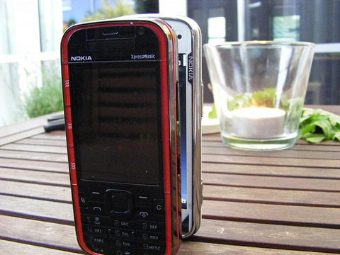 N97-và-'dế'-XpressMusic-bàn-phím-trượt