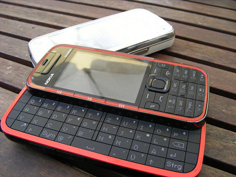 N97-và-'dế'-XpressMusic-bàn-phím-trượt