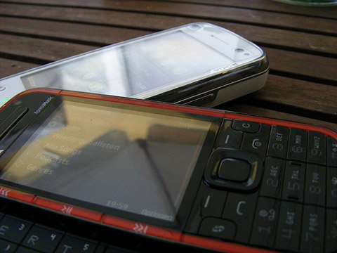 N97-và-'dế'-XpressMusic-bàn-phím-trượt