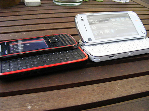 N97-và-'dế'-XpressMusic-bàn-phím-trượt