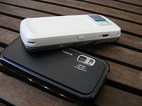 N97-và-'dế'-XpressMusic-bàn-phím-trượt