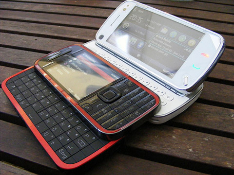 N97-và-'dế'-XpressMusic-bàn-phím-trượt