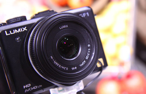 Cận-cảnh-Panasonic-GF1