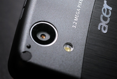 Acer-F900:-Nổi-bật-với-màn-hình-lớn Acer-F900:-Nổi-bật-với-màn-hình-lớn