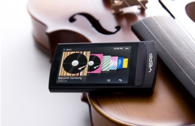 Chùm-ảnh:-Cô-nàng-“đỏm-dáng”-Samsung-Yepp-R1
