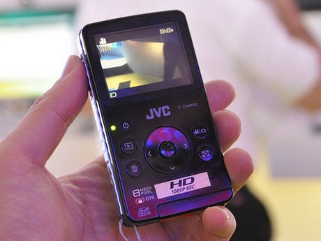 JVC-ra-mắt-máy-quay-HD-bỏ-túi-GC-FM1-Picsio JVC-ra-mắt-máy-quay-HD-bỏ-túi-GC-FM1-Picsio