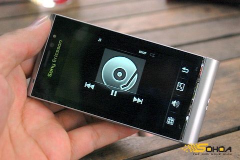 Sony-Ericsson-Satio-tại-Hà-Nội