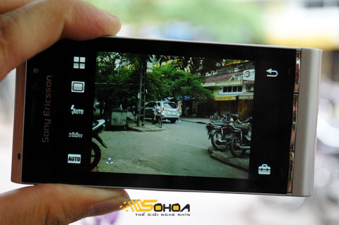 Sony-Ericsson-Satio-tại-Hà-Nội