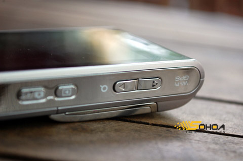 Sony-Ericsson-Satio-tại-Hà-Nội