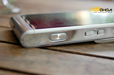 Sony-Ericsson-Satio-tại-Hà-Nội