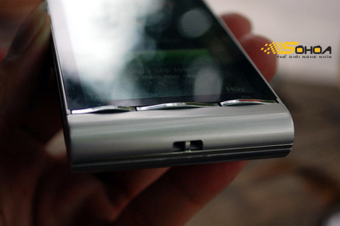 Sony-Ericsson-Satio-tại-Hà-Nội