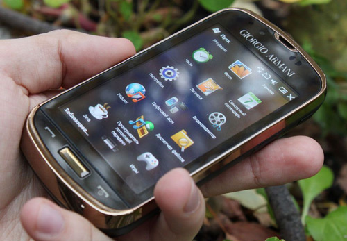 Samsung-Giorgio-Armani-B7620:-Đẳng-cấp-hàng-hiệu