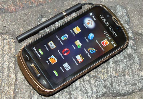 Samsung-Giorgio-Armani-B7620:-Đẳng-cấp-hàng-hiệu